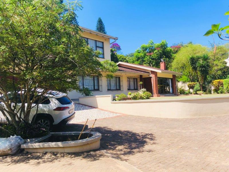 Exquisite Family Oasis Being Sold Fully Furnished  - Photo 2