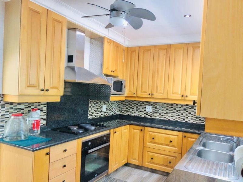 Exquisite Family Oasis Being Sold Fully Furnished  - Photo 10