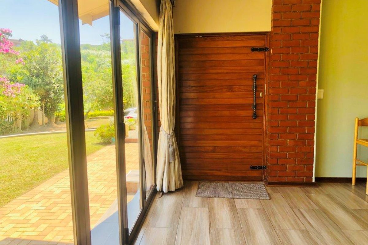 Exquisite Family Oasis Being Sold Fully Furnished  - Photo 5