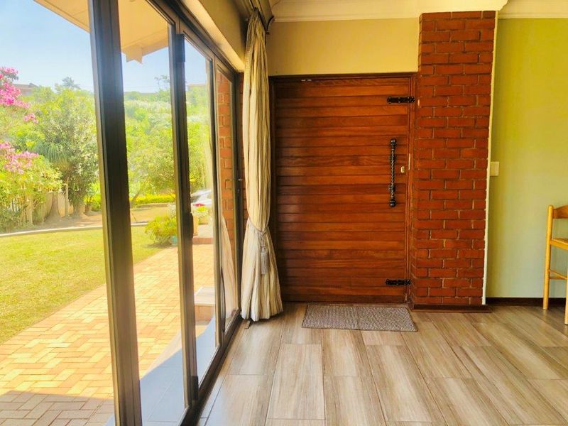 Exquisite Family Oasis Being Sold Fully Furnished  - Photo 5