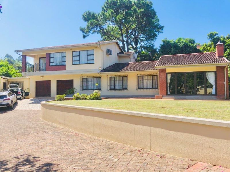 Exquisite Family Oasis Being Sold Fully Furnished  - Photo 1