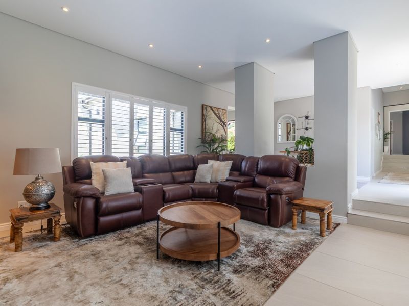 SERIOUS SELLER -  - SECURE ESTATE SUMMER WINDS - 5 BEDROOMS - 4 EN-SUITE - OFF THE GRID - Photo 9