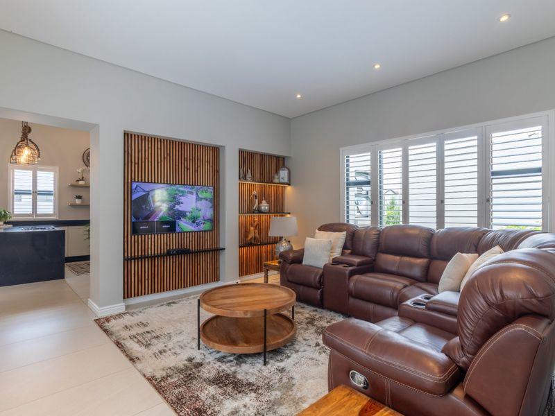 SERIOUS SELLER -  - SECURE ESTATE SUMMER WINDS - 5 BEDROOMS - 4 EN-SUITE - OFF THE GRID - Photo 10