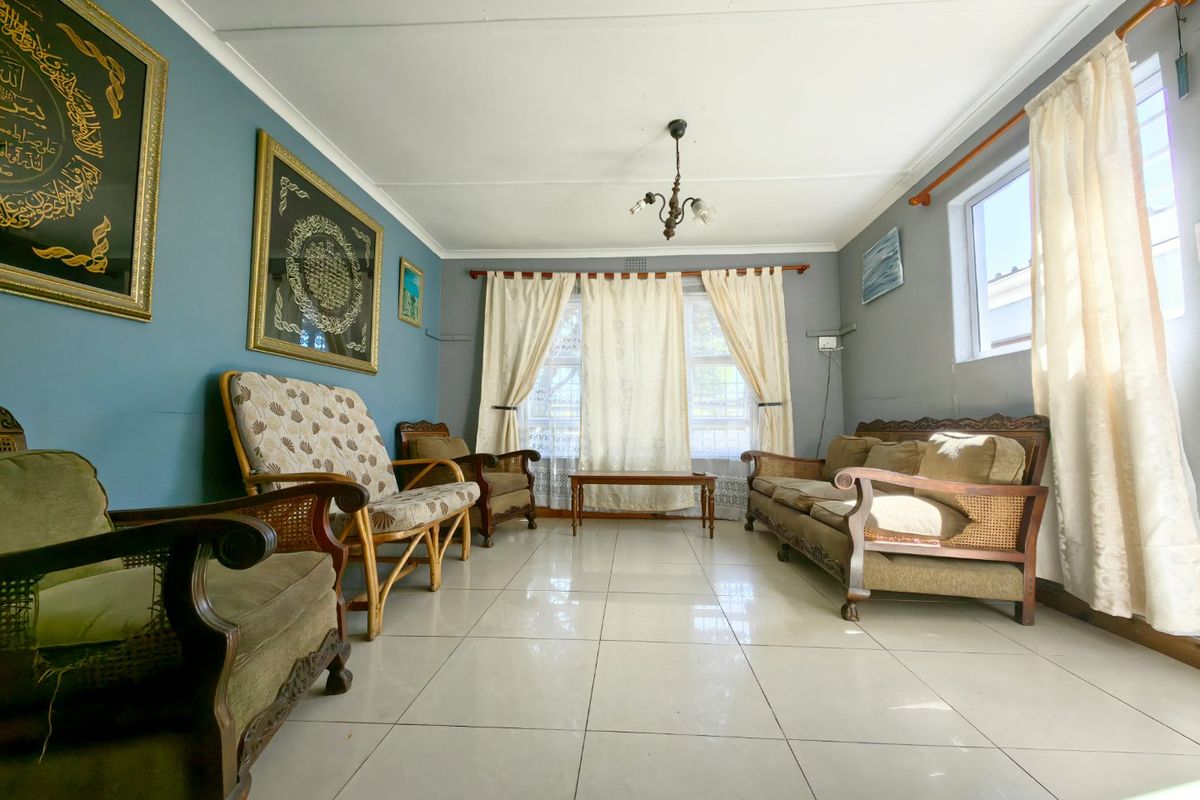 Beautiful Extended home in New Woodlands!!! - Photo 2