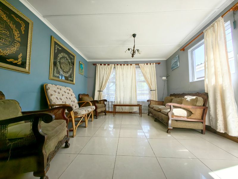 Beautiful Extended home in New Woodlands!!! - Photo 2