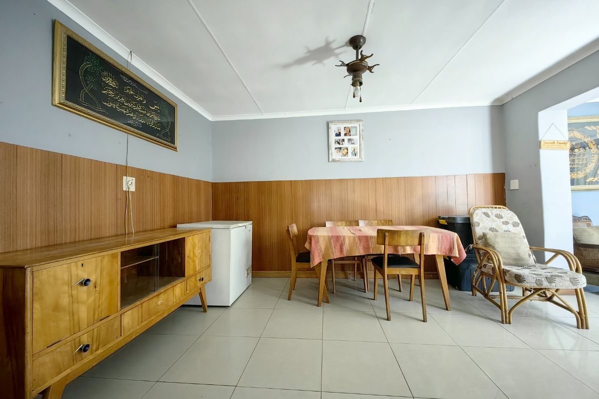 Beautiful Extended home in New Woodlands!!! - Photo 4