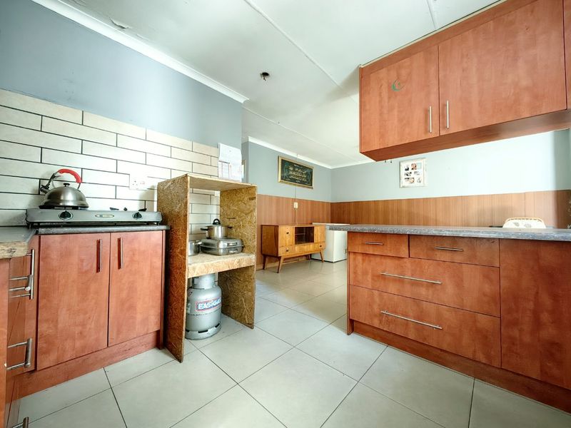 Beautiful Extended home in New Woodlands!!! - Photo 9