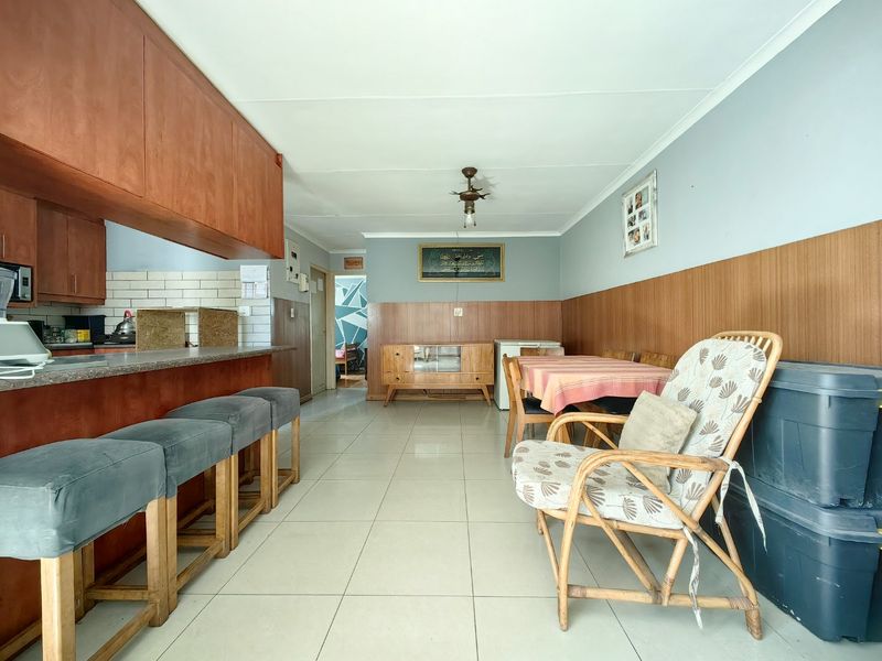 Beautiful Extended home in New Woodlands!!! - Photo 3