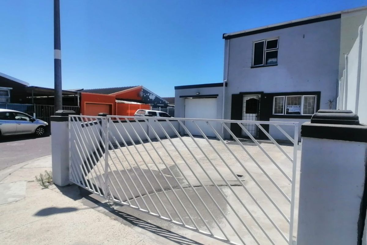 Lovely 3 Bedroom Home - Photo 4