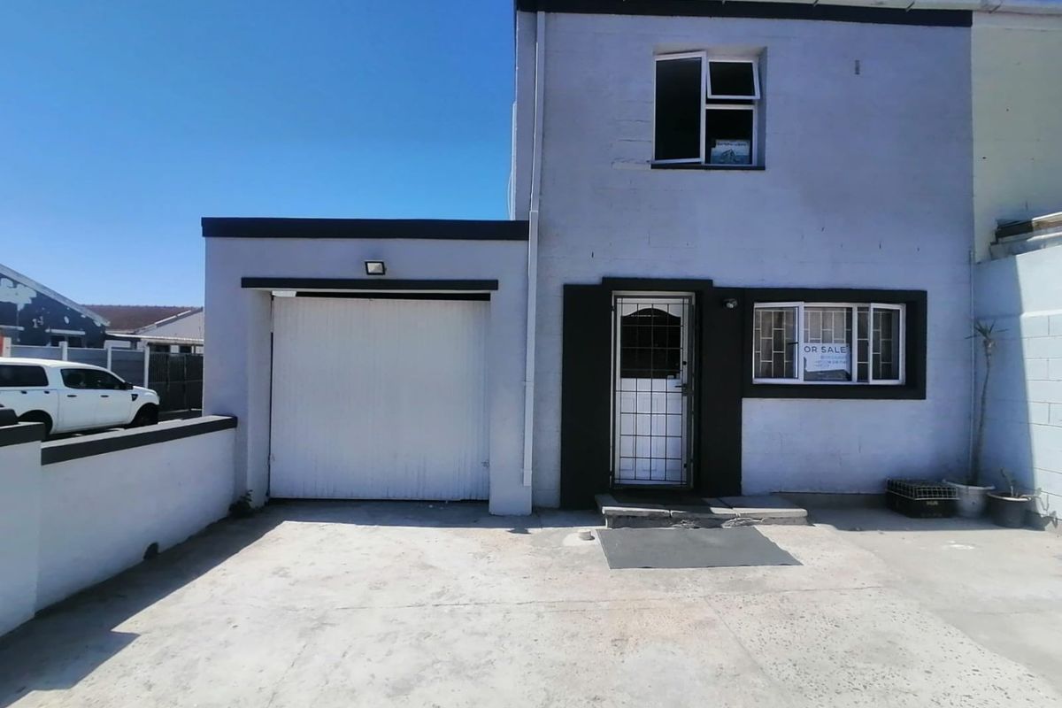 Lovely 3 Bedroom Home - Photo 3