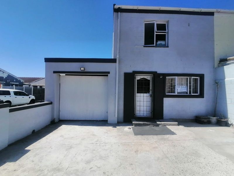 Lovely 3 Bedroom Home - Photo 3