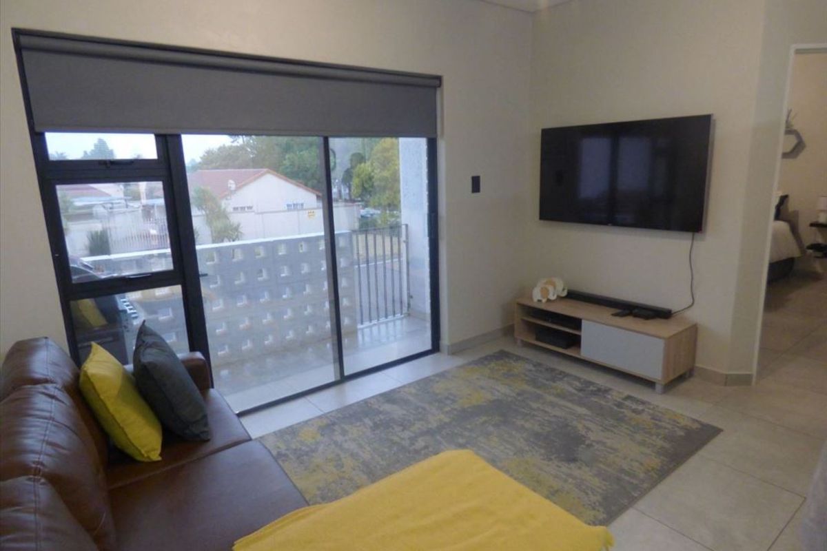 Charming Family Home with Excellent Features - Photo 2