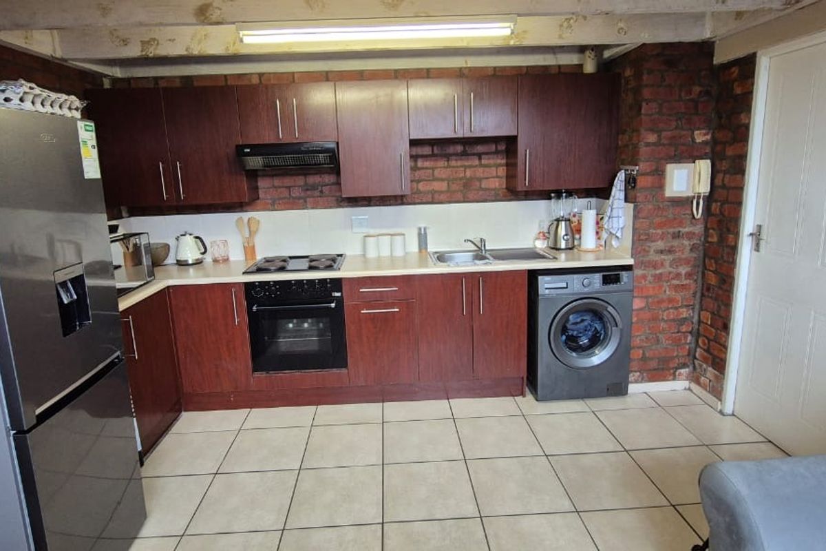 Funky modern investment opportunity  - Photo 2