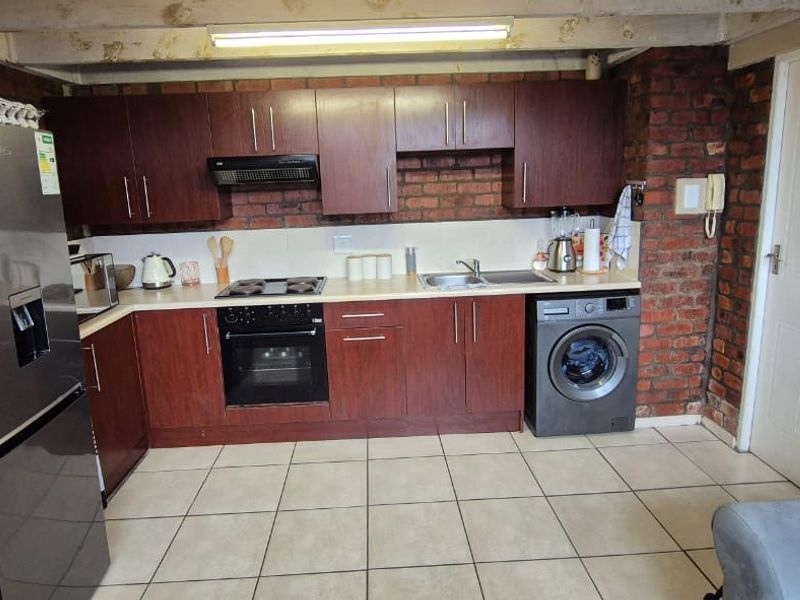 Funky modern investment opportunity  - Photo 2