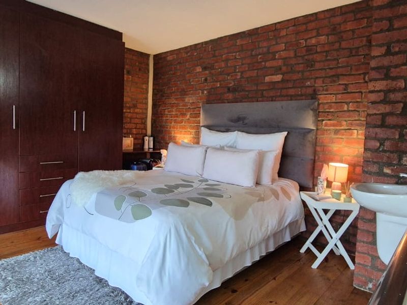 Funky modern investment opportunity  - Photo 7