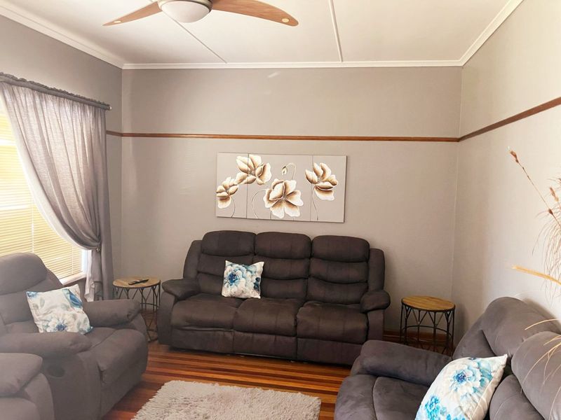 Very Neat Family Home in Bothasrus, Despatch for Sale! - Photo 3