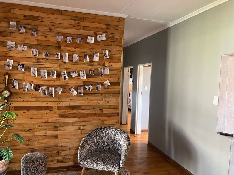 Very Neat Family Home in Bothasrus, Despatch for Sale! - Photo 6