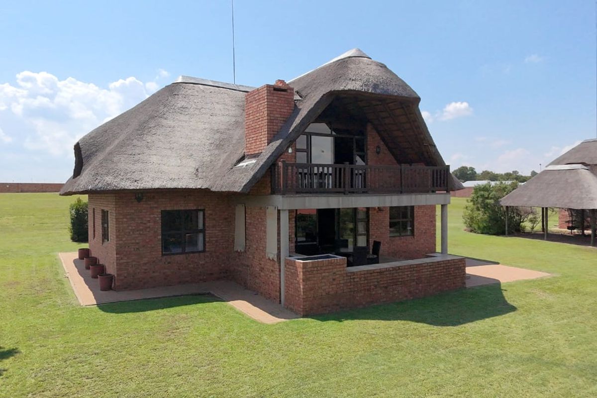 Tranquil Thatch home for sale in a secure family orientated complex - Photo 3