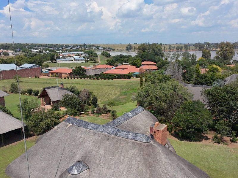 Tranquil Thatch home for sale in a secure family orientated complex - Photo 4