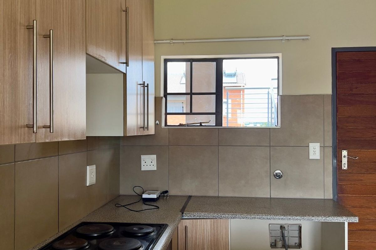 2 Bedroom, 1 ath Apartment/Flat for Sale - Photo 3