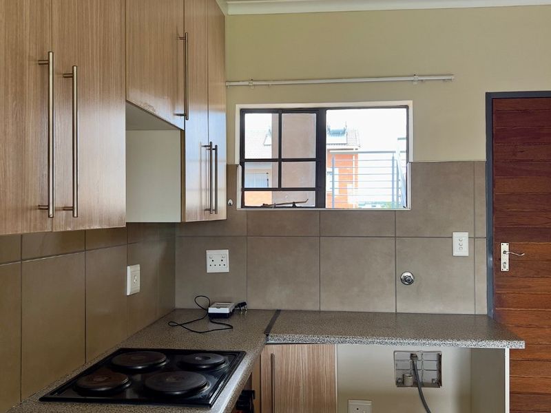 2 Bedroom, 1 ath Apartment/Flat for Sale - Photo 3