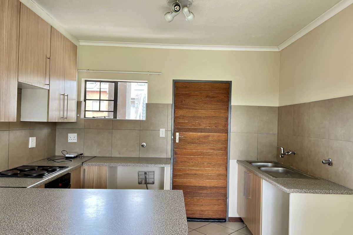 2 Bedroom, 1 ath Apartment/Flat for Sale - Photo 2