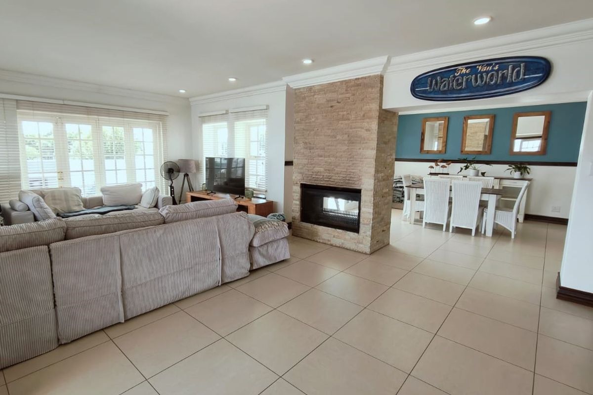 Elegant Estate Living – 4-Bedroom Home, Vaal Marina - Photo 2