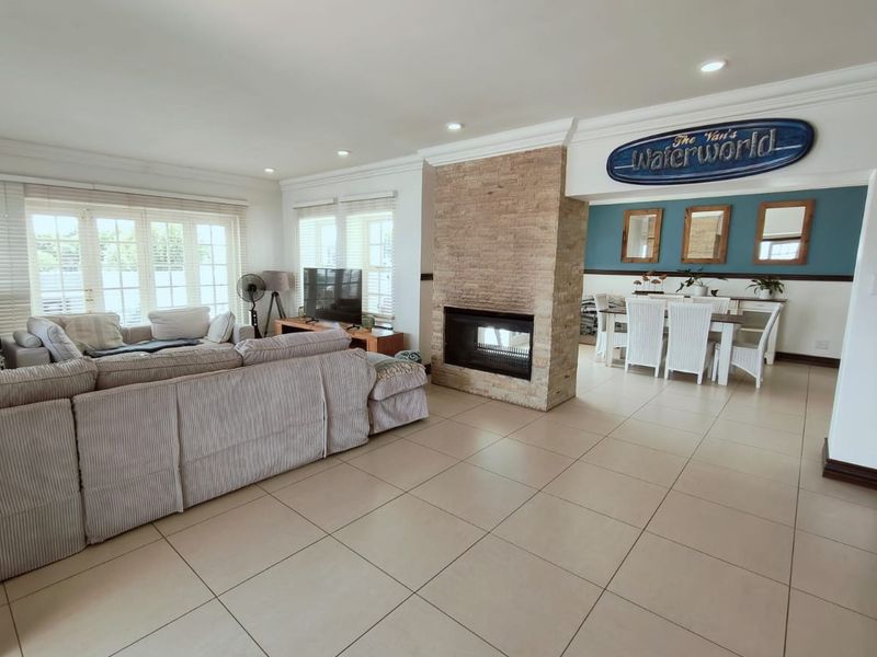 Elegant Estate Living – 4-Bedroom Home, Vaal Marina - Photo 2