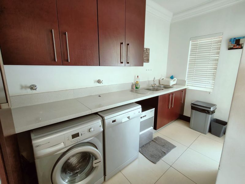 Elegant Estate Living – 4-Bedroom Home, Vaal Marina - Photo 6