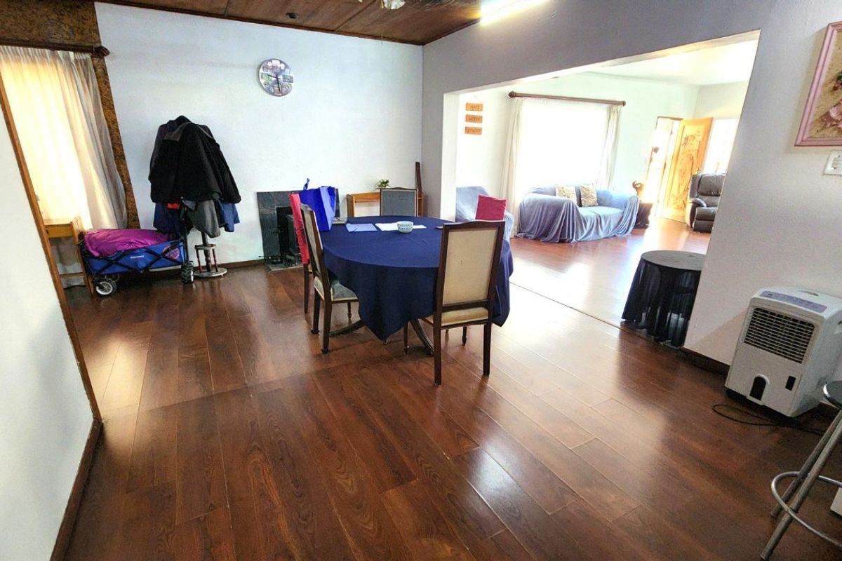 Spacious family home, 3 bedrooms, 2 bathrooms + large granny cottage. - Photo 5