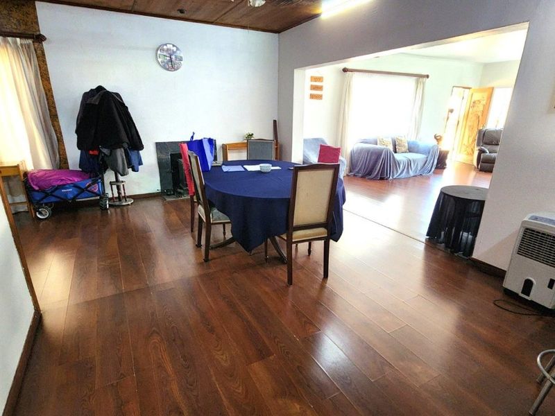 Spacious family home, 3 bedrooms, 2 bathrooms + large granny cottage. - Photo 5