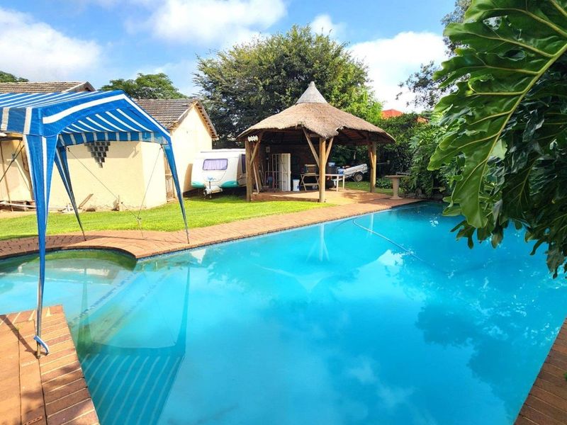 Spacious family home, 3 bedrooms, 2 bathrooms + large granny cottage. - Photo 2