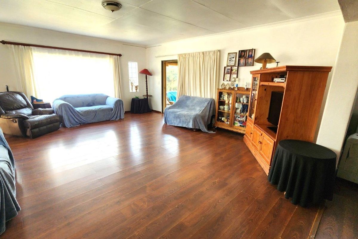 Spacious family home, 3 bedrooms, 2 bathrooms + large granny cottage. - Photo 4