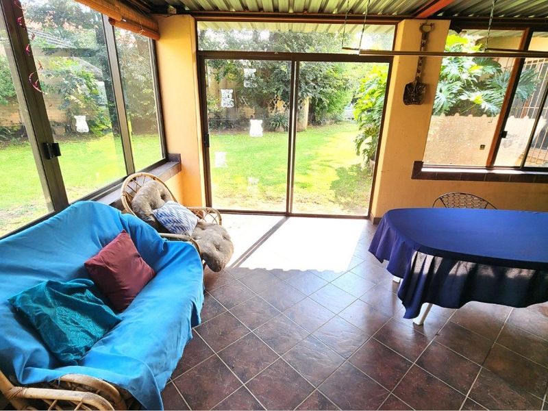 Spacious family home, 3 bedrooms, 2 bathrooms + large granny cottage. - Photo 9