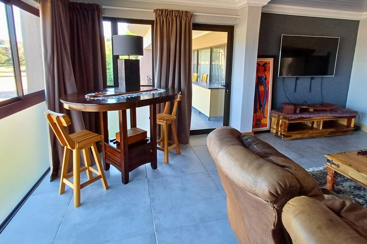 Spacious Dual-Living Home with Stunning Ocean Views - Photo 3