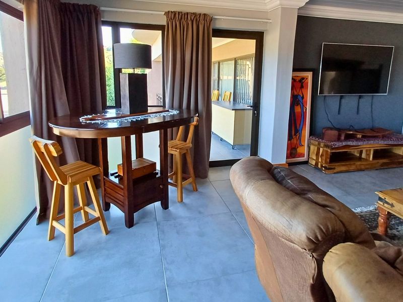 Spacious Dual-Living Home with Stunning Ocean Views - Photo 3