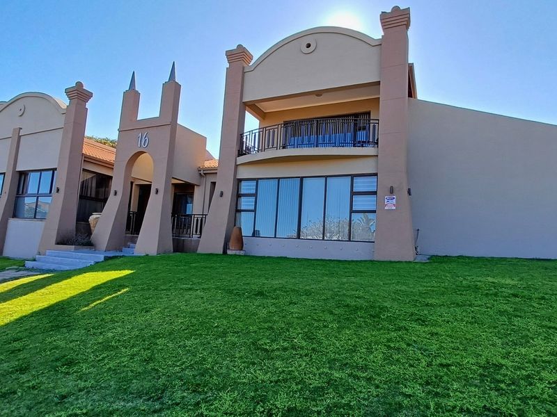 Spacious Dual-Living Home with Stunning Ocean Views - Photo 1