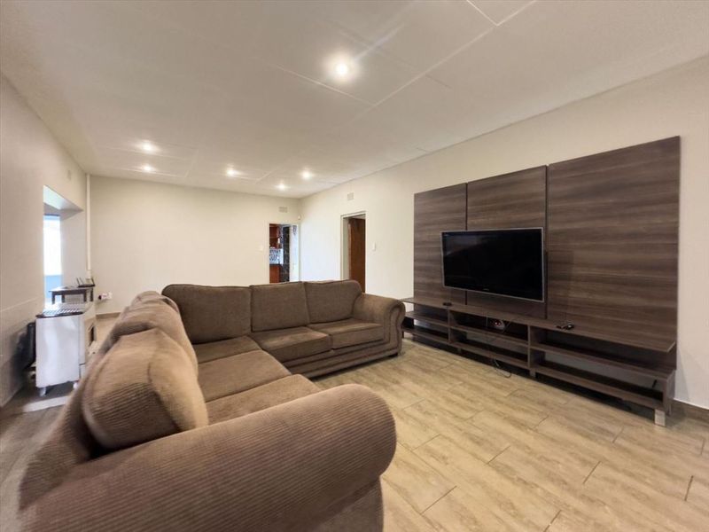 Spacious Family Home with Modern Amenities - Photo 2