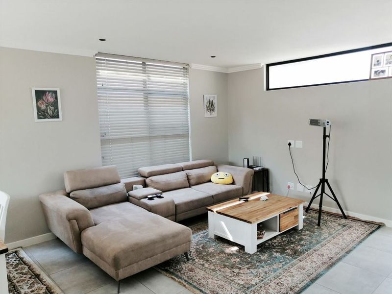 Charming 3-Bedroom Home with Pool and Garage for Sale - Photo 2