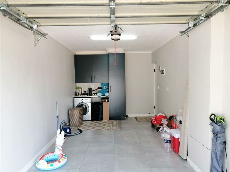 Charming 3-Bedroom Home with Pool and Garage for Sale - Photo 3