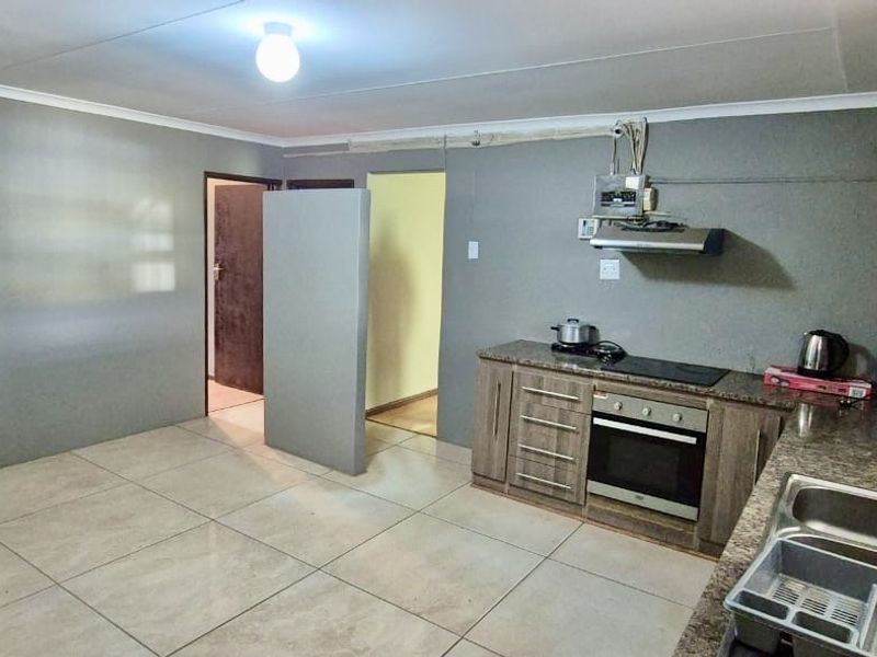 Spotless ready to move in family home  - Photo 8