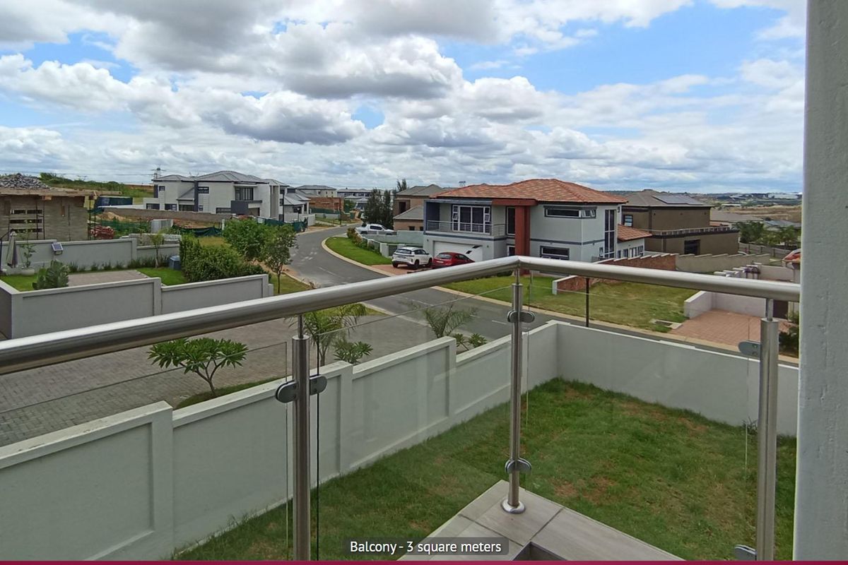 4 Bedroom Property For Sale In Blue Valley Golf Estate  - Photo 5