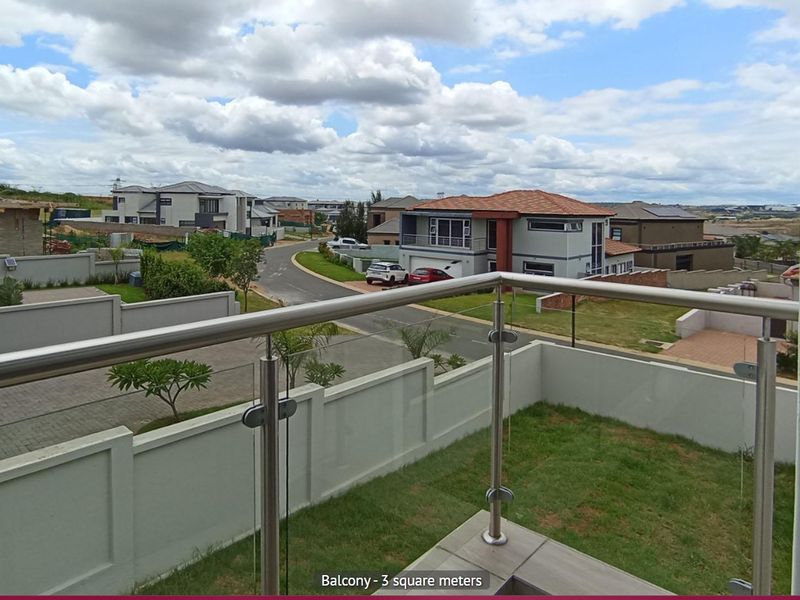 4 Bedroom Property For Sale In Blue Valley Golf Estate  - Photo 5