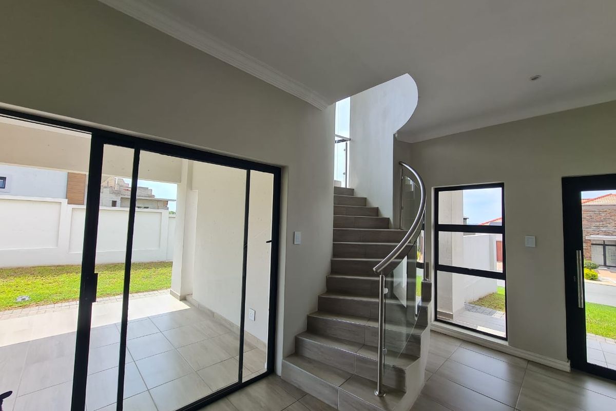 4 Bedroom Property For Sale In Blue Valley Golf Estate  - Photo 4