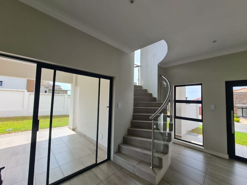 4 Bedroom Property For Sale In Blue Valley Golf Estate  - Photo 4