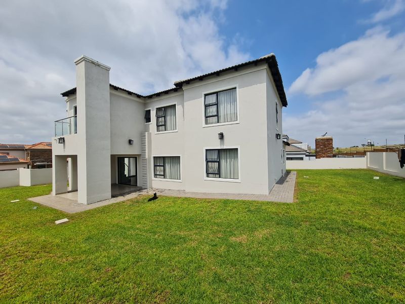 4 Bedroom Property For Sale In Blue Valley Golf Estate  - Photo 8