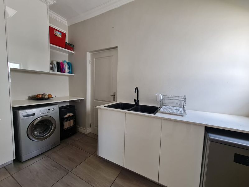 4 Bedroom Property For Sale In Blue Valley Golf Estate  - Photo 7