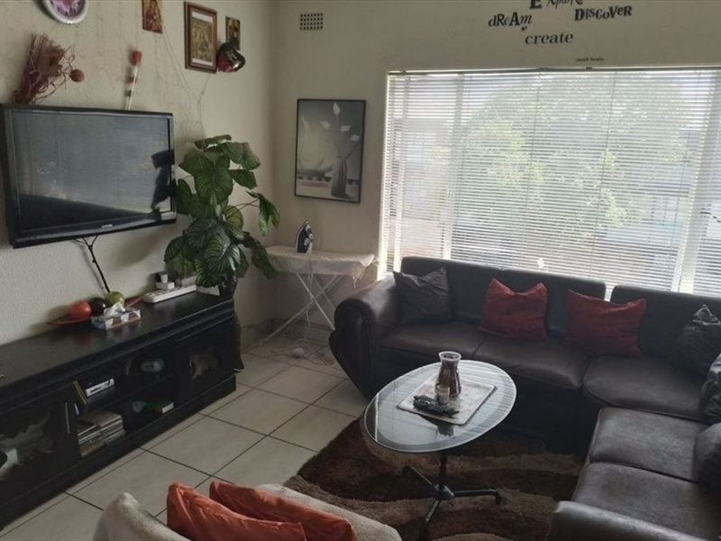 Cozy Home with Essential Features - Photo 2