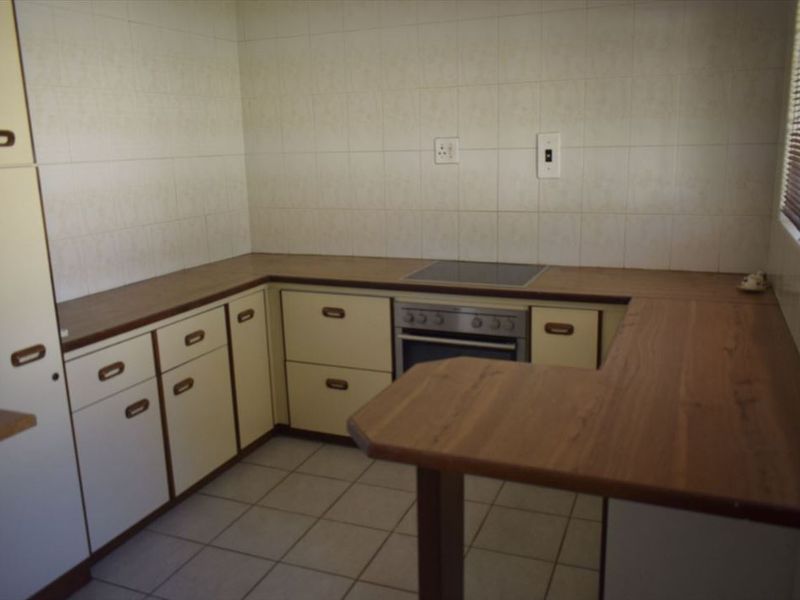 Luxurious Home with Granny Flat and Modern Amenities - Photo 2