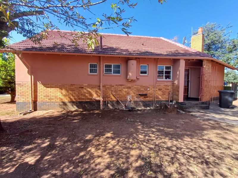 Home for Sale in Stilfontein – Ideal Location and Ample Space - Photo 4